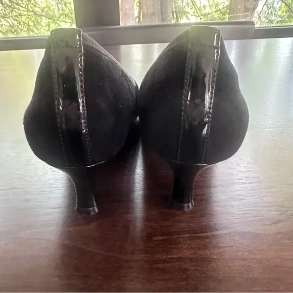 Rockport black suede almond toe pumps heels 9 EUC - Picture 4 of 9